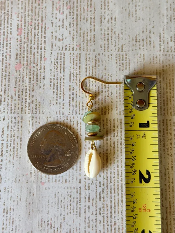 Handmade natural cowrie seashell & stone beads mix dangle earrings 🌀💚 - Image 5