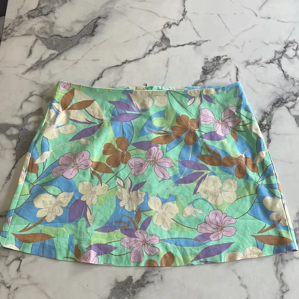 Sanctuary Revolve flower easy mini skirt in “freshly minted” size 12 floral - Image 5