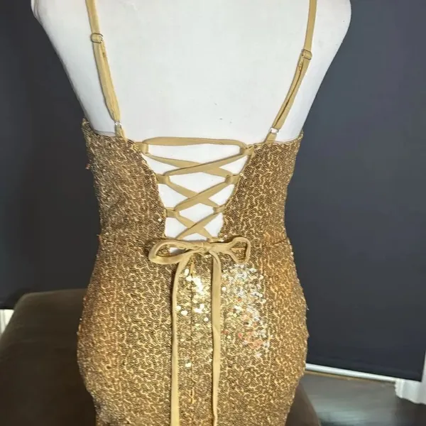Women’s Gold Sequined Short Homecoming Dress Ruffle Hem Corset Back Size 4 NWOT - Image 5