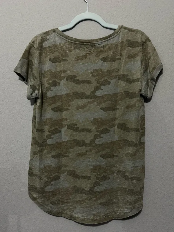 American Eagle Camo T-Shirt V-Neck - Image 2