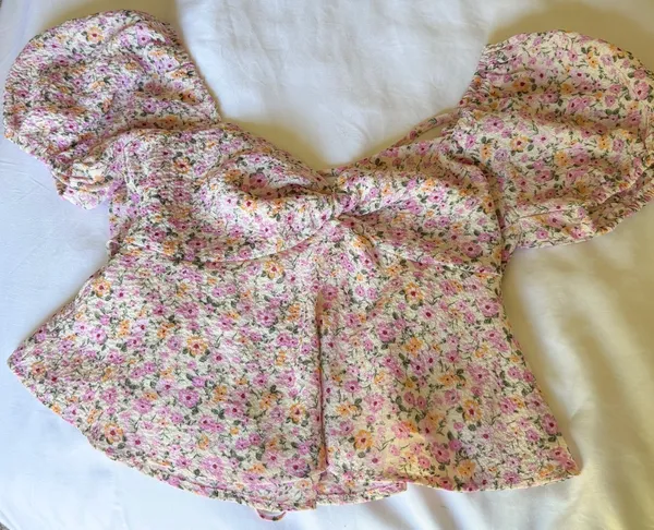 light pink floral top with tie back - Image 2
