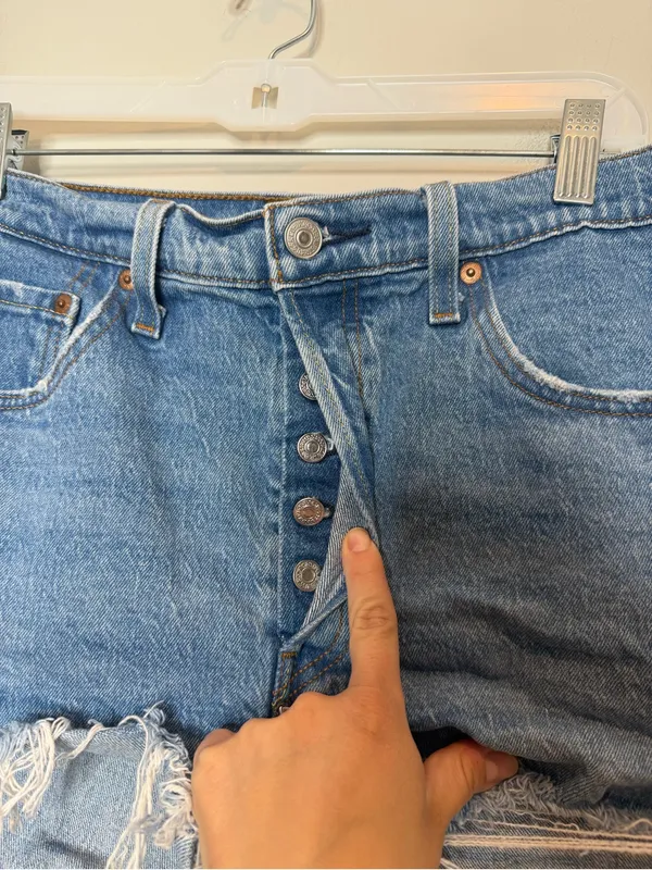 Levis 501 Distressed Cut Off Denim Shorts Womens 31 High Rise Festival Shorts - Image 4