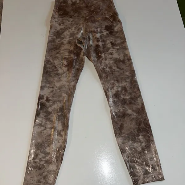 Lululemon Rose Gold Metallic Patterned Foil Leggings Comfortable Casual size 4 - Image 3