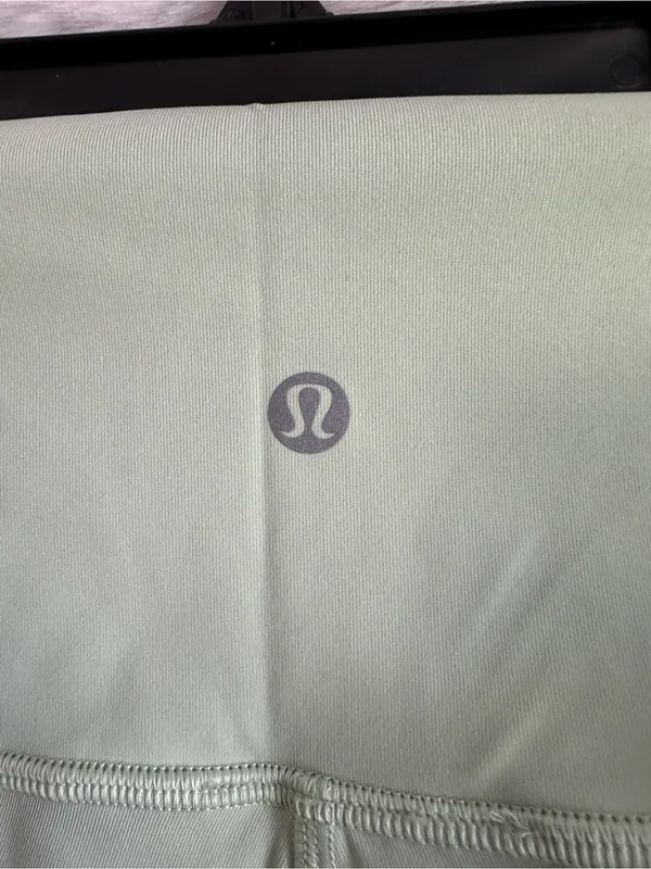 559. Lululemon capri set 2pc sz 6 bundle - Image 3