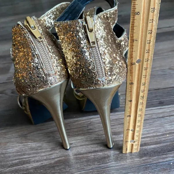 Socialite by: Shoe dazzel sz 8.5 gold Y2K‎ platform stilletto glitter heels - Image 3
