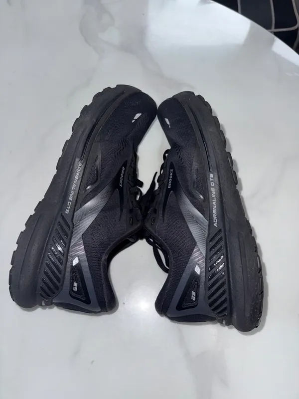 Brooks women’s Black Athletic Running Shoes extra. Wide(2E) - Image 8