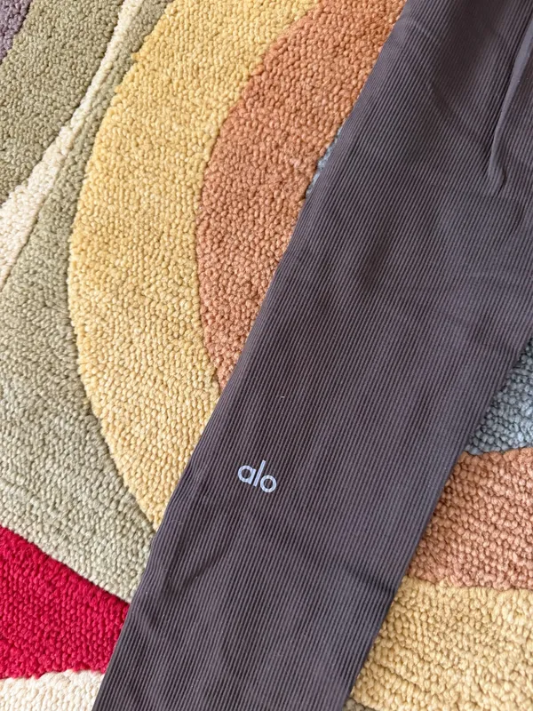 ALO Yoga Mindful Movement Brown Seamless Ribbed Leggings 28” Inseam High Waisted - Image 5