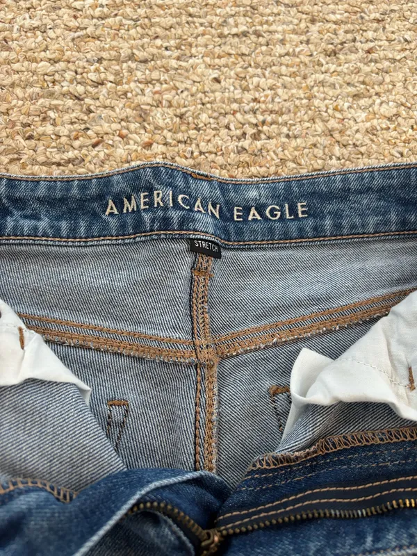 Women’s American Eagle Mom Shorts - Image 4