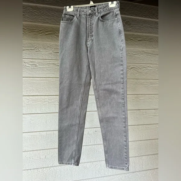 BDG High-Rise Mom Jeans in Washed Gray size‎ 26 - Image 4