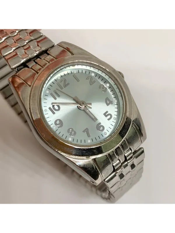 Vintage FMD classic women’s watch silver tone blue dial 25mm quartz running - Image 2