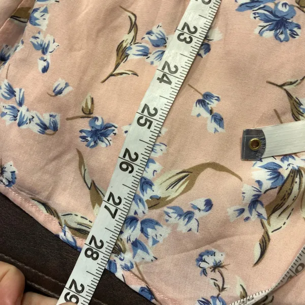 Le Lis Baby Pink‎ Floral Romper Womens Medium Rayon Open Back Short Sleeve - Image 13