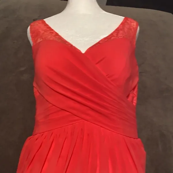 Woman’s A-Line V-Neck Chiffon Prom or Formal Dress Size 10 NWT - Image 6