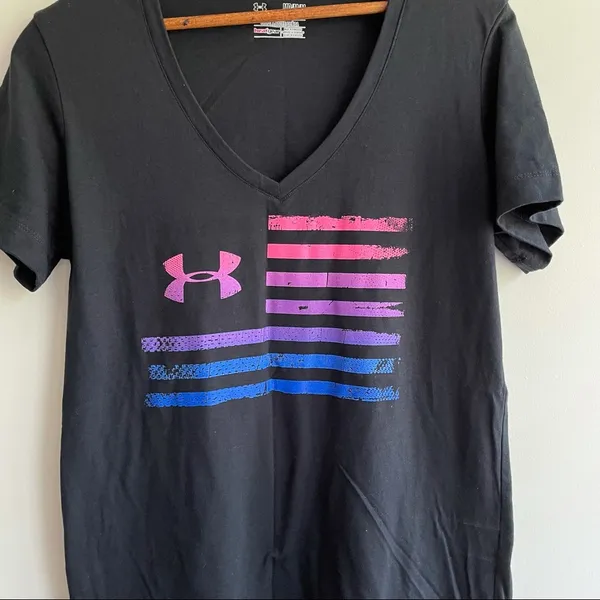 Under Armour flag v-neck shirt size medium - Image 3