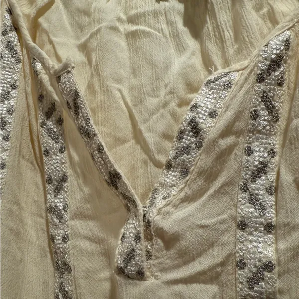 American Eagle Outfitters Cream Blouse with embroidered‎ Floral Accents Size XL - Image 2
