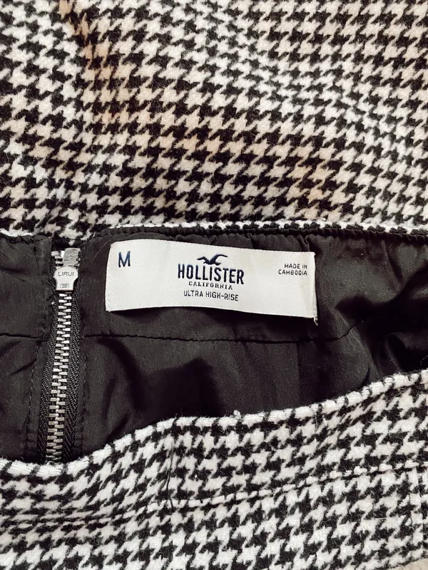 Hollister Black & White Plaid Skirt - Image 3