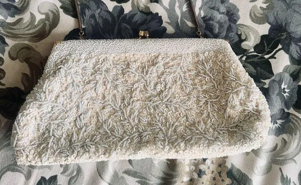 VTG Designer LaRegale Ivory Beaded Purse w/ Silk Interior Lining & Gold Strap - Image 7