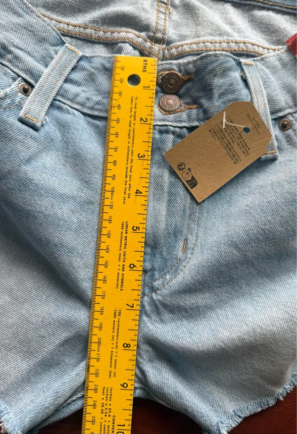 Levi’s Shorts - Image 9