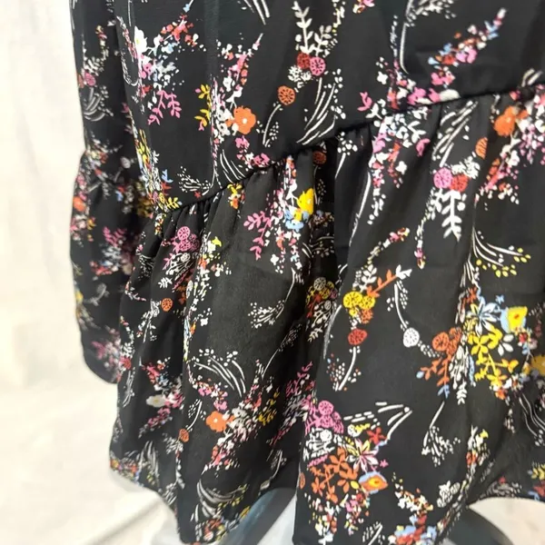 Express high mock neck smocked black ditsy floral midi dress size medium - Image 7