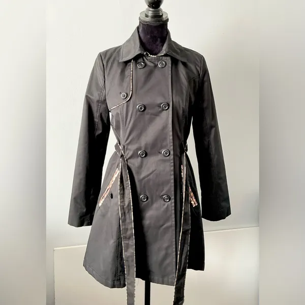 Stylish dressy BETSEY JOHNSON trench coat🔥🔥 - Image 3