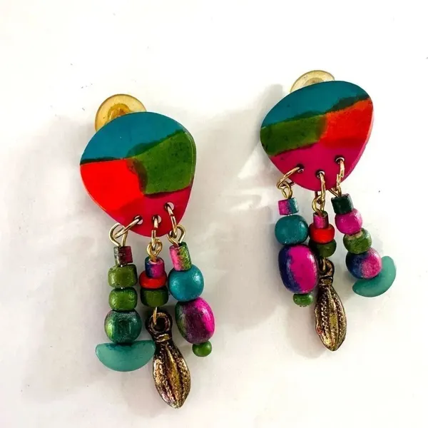 Multi colored dangling clip on earrings - Image 2