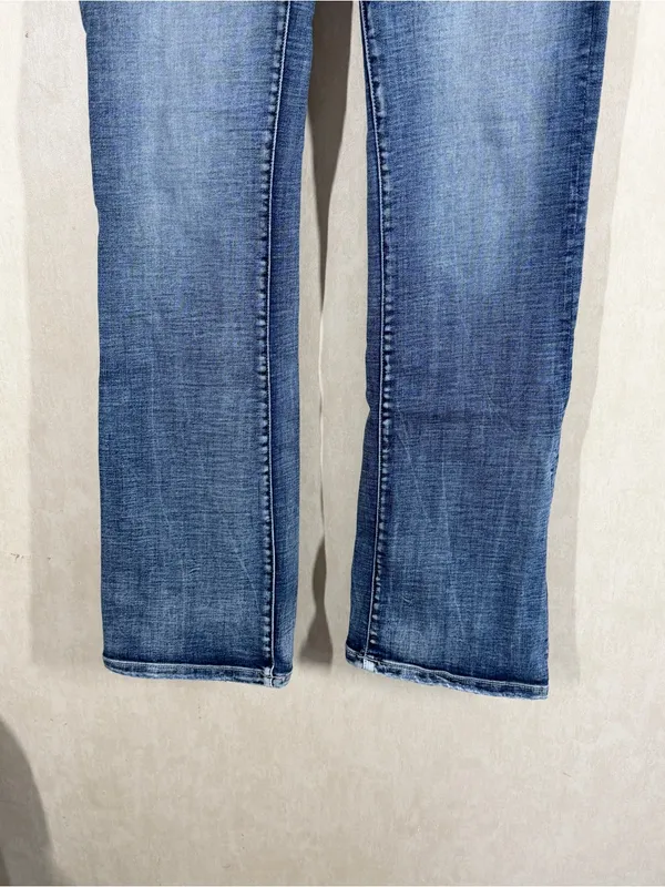BKE Women’s Stella Slim Fit Low Rise Bootcut Jeans Stetch in Deming 28X33.5 - Image 3