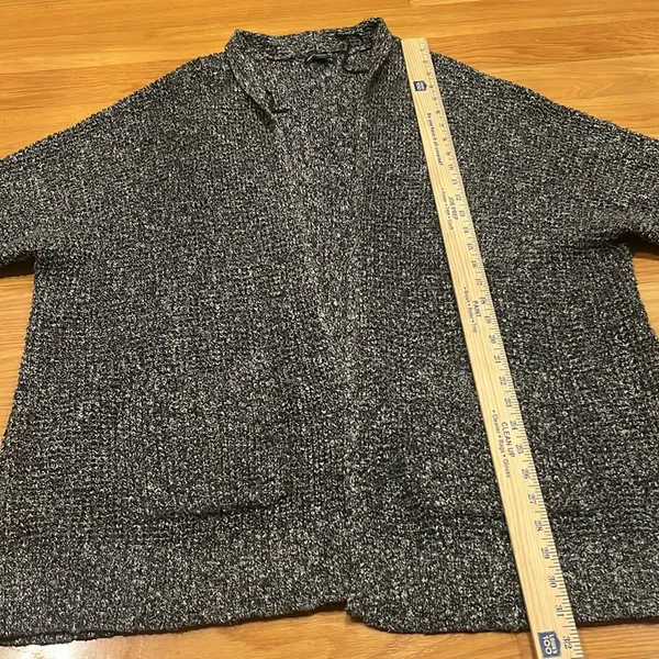 outfitters women’s open cardigan sweater size medium. - Image 5