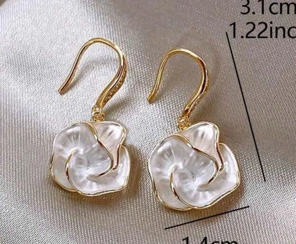 Elegant White Floral Earrings - Image 4