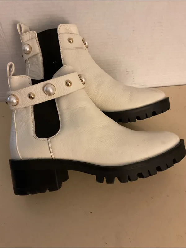 Karl Lagerfeld women White leather Chelsea heel boots US 8.5 - Image 4