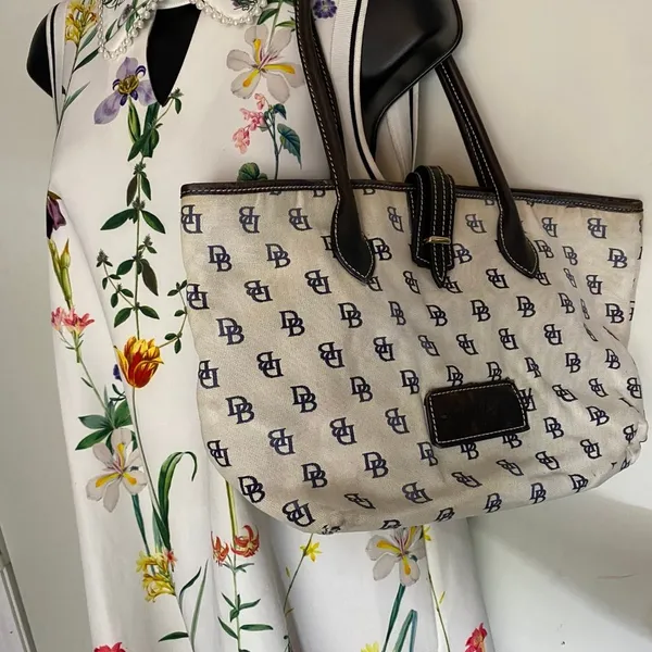 DOONEY & BOURKE White Medium Shoulder Bag - Image 8