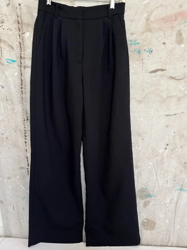 Abercrombie & Fitch Sloane Tailored Wide Leg Pleated Pants in Black - Image 2