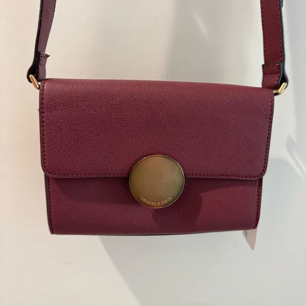 NWT Charles &‎ Keith Burgundy Circular Push Lock Crossbody Bag - Image 3