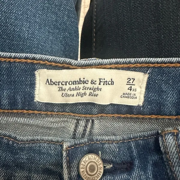 Abercrombie & Fitch Ultra High Rise Ankle Straight Jeans - Image 5