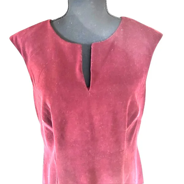 Women's Maroon Faux Velvet V-neck Sleeveless Holiday Dress, size 10 - Image 3