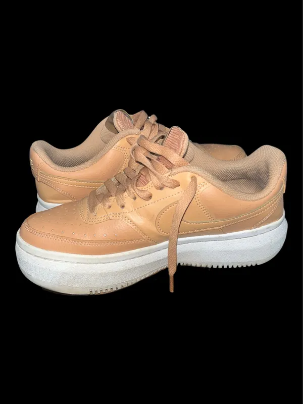 Nike Women's Court size 8 - Image 4