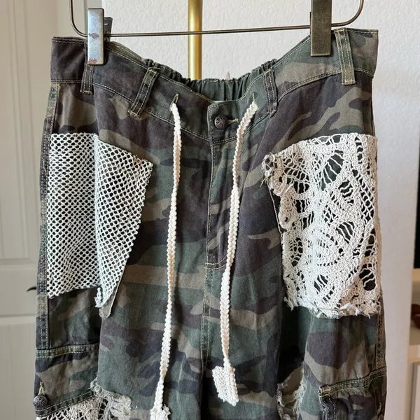 POL Camo Nomad Luxe Joggers Size Medium - Image 4