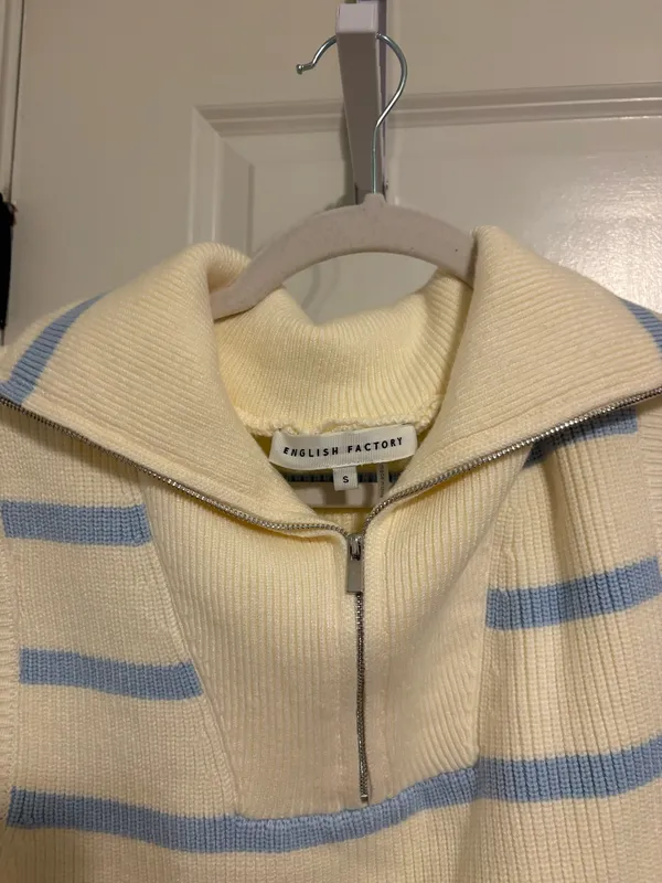 Blue and white sweater - Image 2