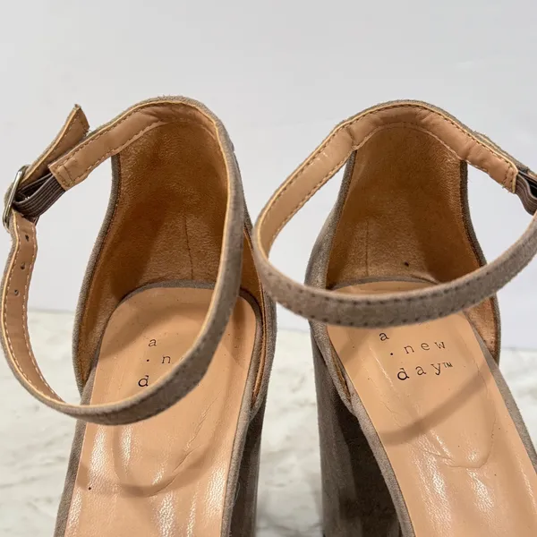 A New Day Womens‎ 9.5 Dress Sandals Block Heels Ankle Strap Tan Open square toe - Image 3