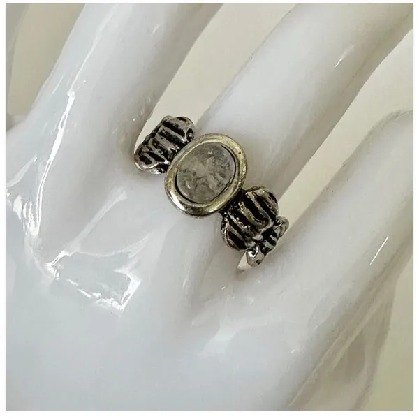 Silver tone clear stone ring - Image 2