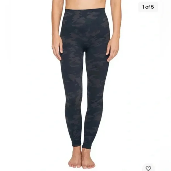 SPANX Look At Me Now Seamless Black Camouflage Leggings Sz M - Image 2
