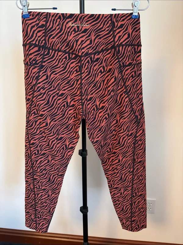 Victoria's Secret Black and Red Zebra-Print Leggings - Image 4