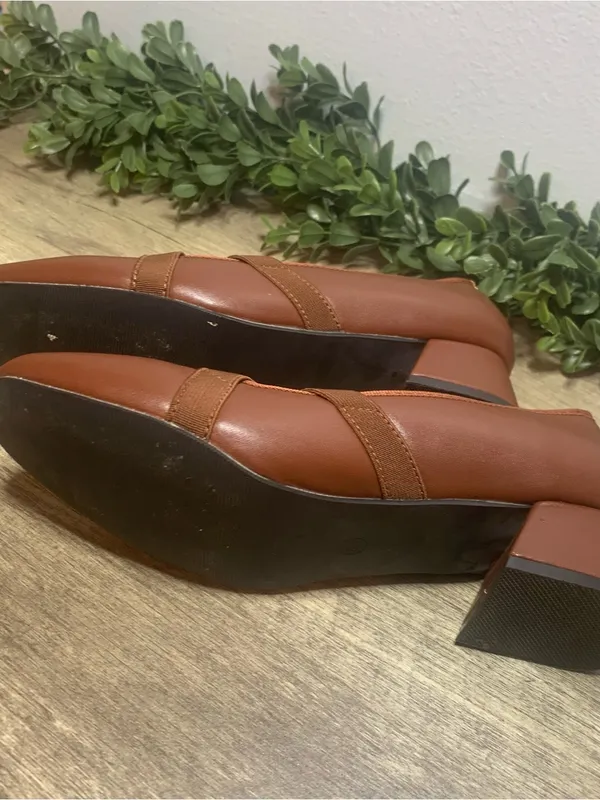 Cinak Women's Cognac Cross-Strap Low Block Heel Flats Size 6.5 - Image 3