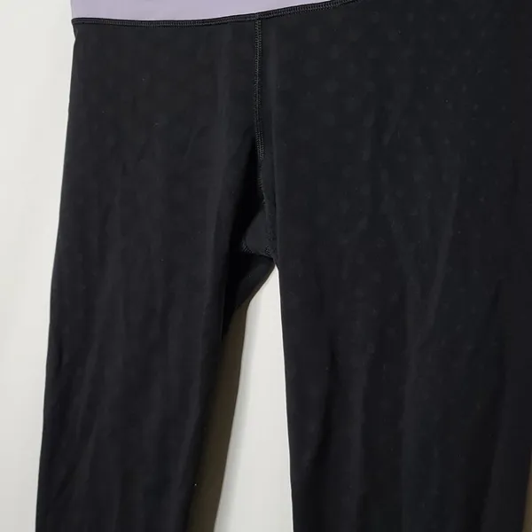 Lululemon black legging capri slip on workout sz 8 - Image 3