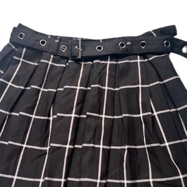 HOT TOPIC Plaid SKIRT - Image 3