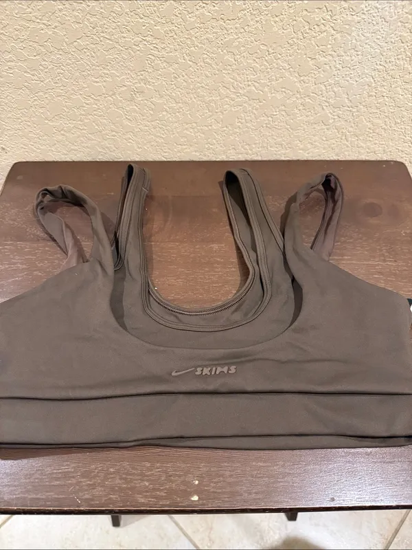 NIKE X SKIMS (G15) Matte Double Strap Scoopbra | Color Dark Sepia | Size M - Image 9