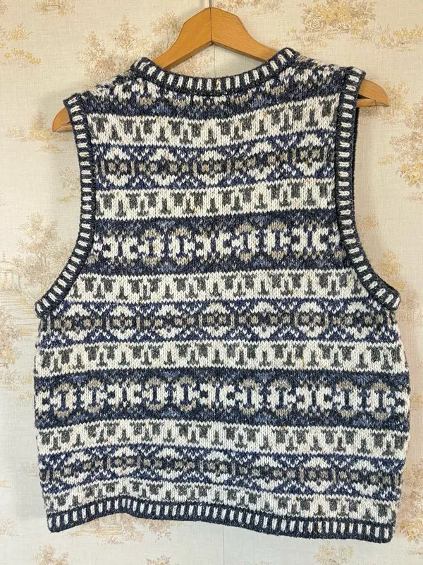 Vintage 90s St. John's Bay Blue White Fair Isle Wool Zip Sweater Vest L - Image 2