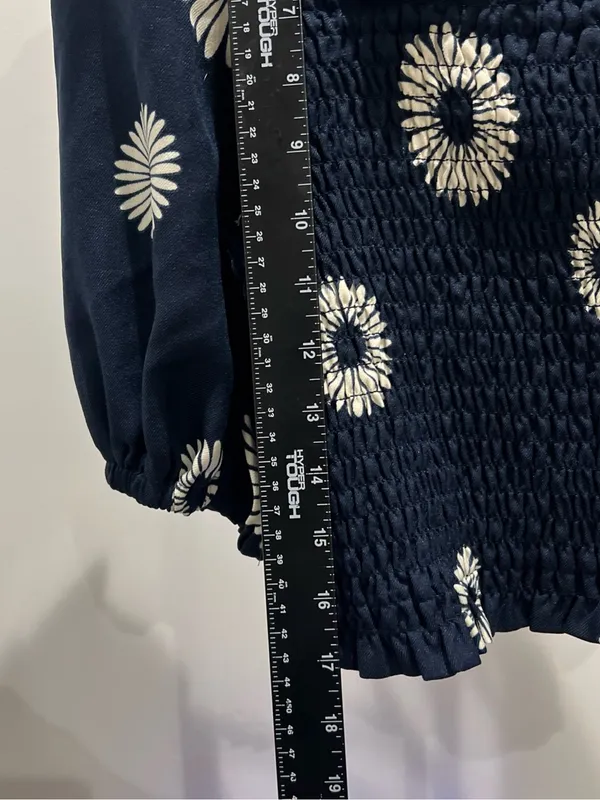 nwot bobeau Navy Floral Smocked Square-Neck Crop Top size Large - Image 4