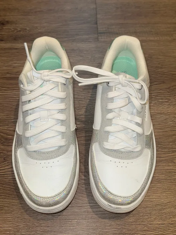 Skechers Women's White Sneakers with Iridescent Accents and Beige Panels - Image 2