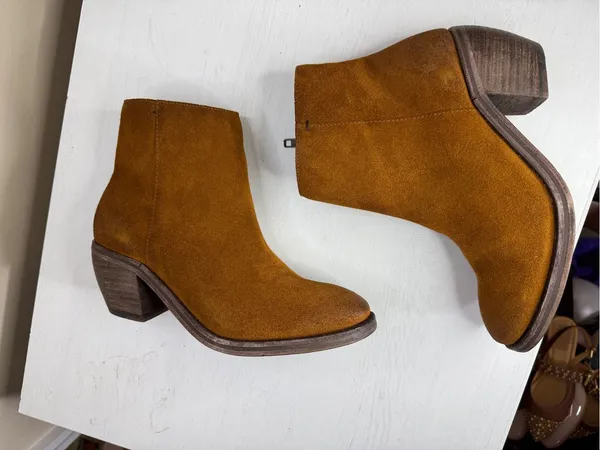 Frye Rosalia Bootie Cognac Suede Sample Sale sz 6 - Image 8