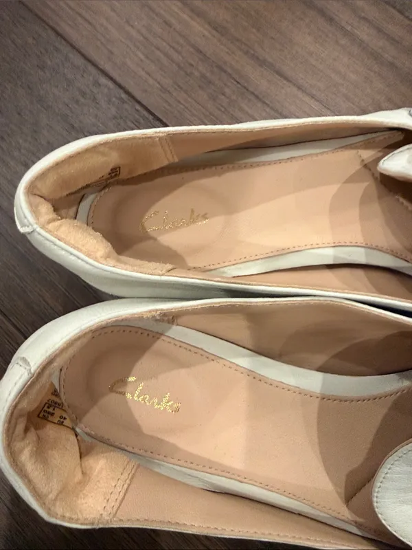 Clarks Women's Pure Block Loafer Flats Cream Leather Size 9 - C63-006 - Image 6