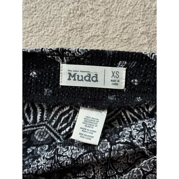 Mudd Women Shorts‎ Loose Fit Black Size Xs - Image 2